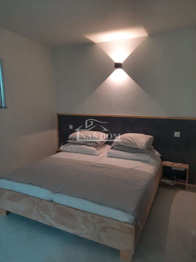 Vodice - 3 case con appartamenti e piscina a Vodice, vicino al centro e alla spiaggia