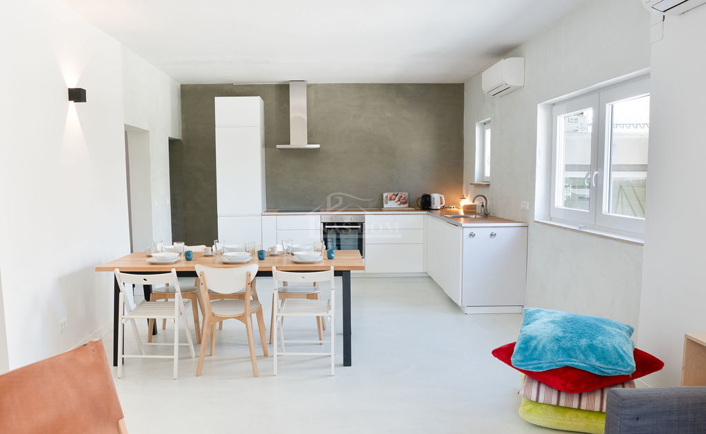 Vodice - 3 case con appartamenti e piscina a Vodice, vicino al centro e alla spiaggia