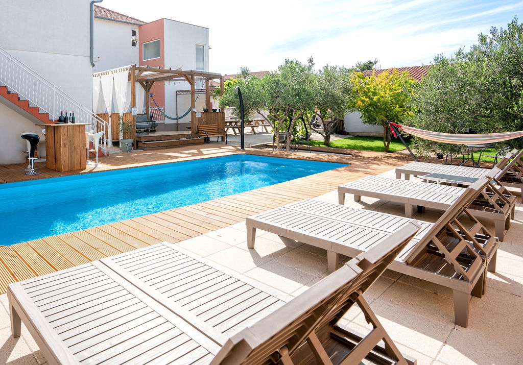 Vodice - 3 case con appartamenti e piscina a Vodice, vicino al centro e alla spiaggia