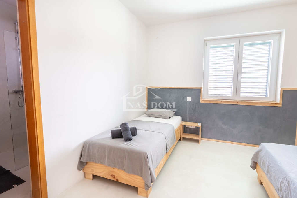 Vodice - 3 case con appartamenti e piscina a Vodice, vicino al centro e alla spiaggia