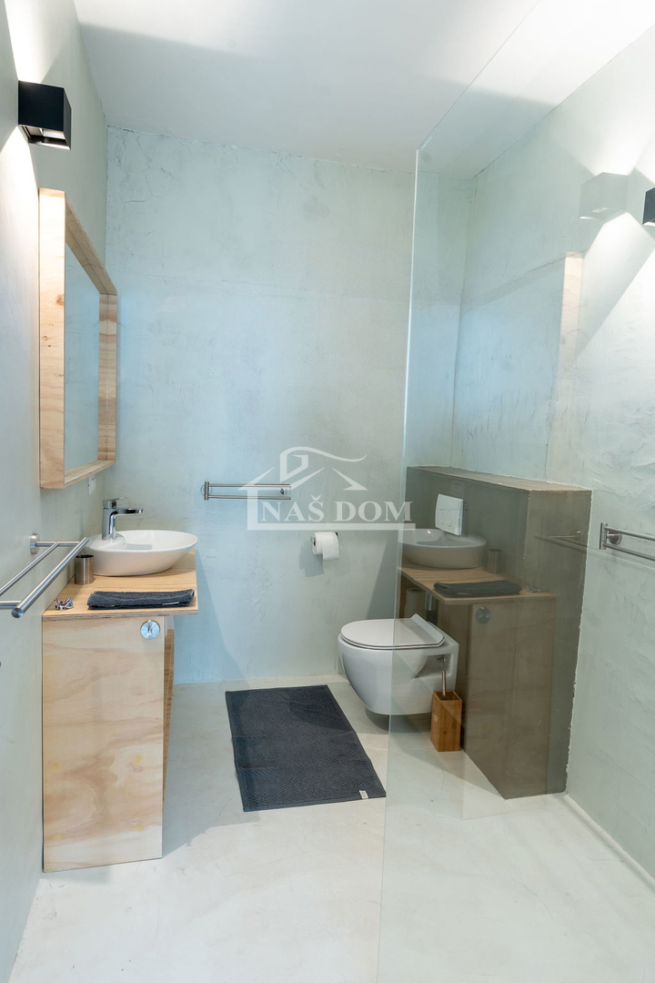 Vodice - 3 case con appartamenti e piscina a Vodice, vicino al centro e alla spiaggia