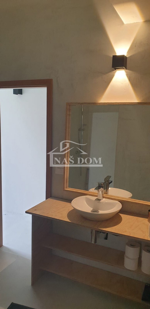 Vodice - 3 case con appartamenti e piscina a Vodice, vicino al centro e alla spiaggia