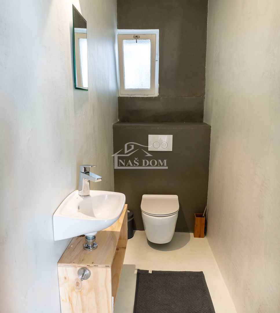 Vodice - 3 case con appartamenti e piscina a Vodice, vicino al centro e alla spiaggia