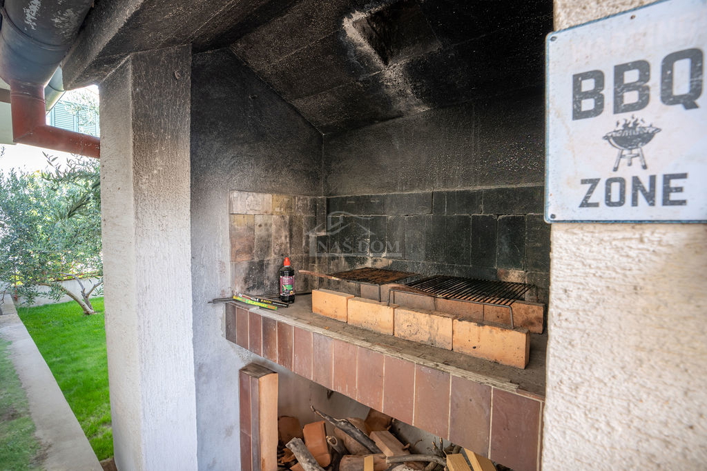Vodice - 3 case con appartamenti e piscina a Vodice, vicino al centro e alla spiaggia