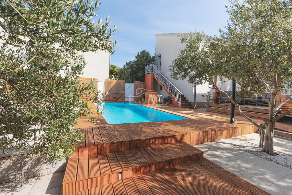 Vodice - 3 case con appartamenti e piscina a Vodice, vicino al centro e alla spiaggia