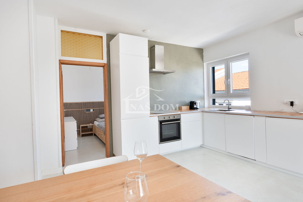 Vodice - 3 case con appartamenti e piscina a Vodice, vicino al centro e alla spiaggia