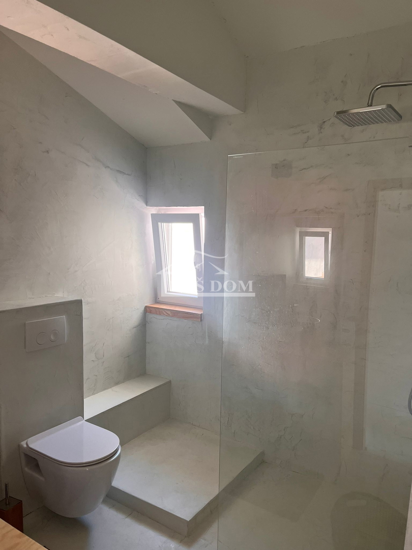 Vodice - 3 case con appartamenti e piscina a Vodice, vicino al centro e alla spiaggia