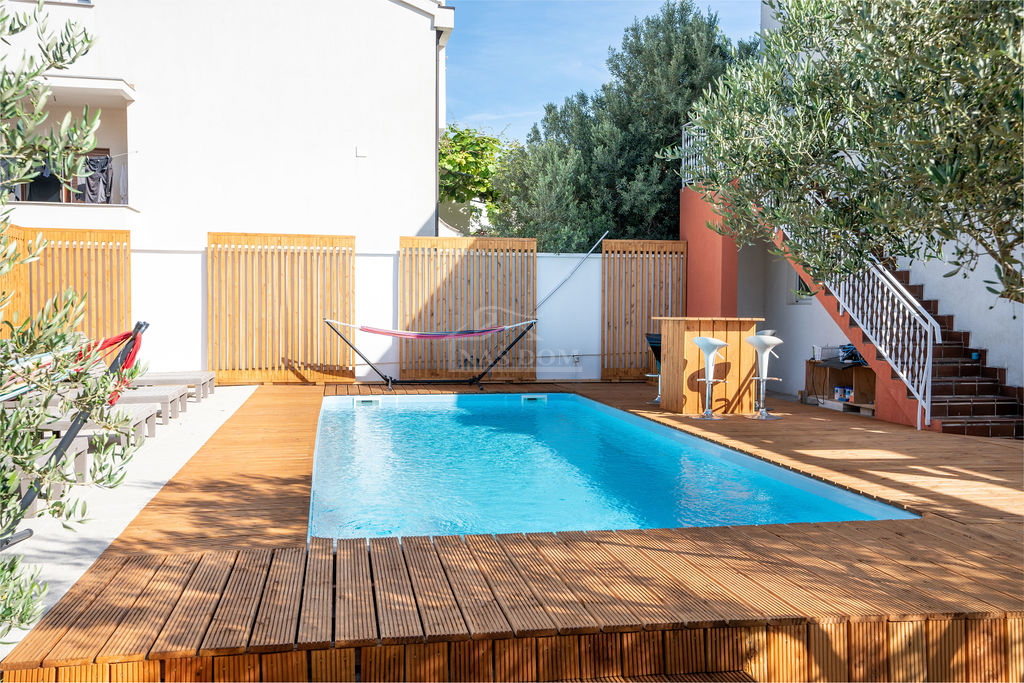 Vodice - 3 case con appartamenti e piscina a Vodice, vicino al centro e alla spiaggia