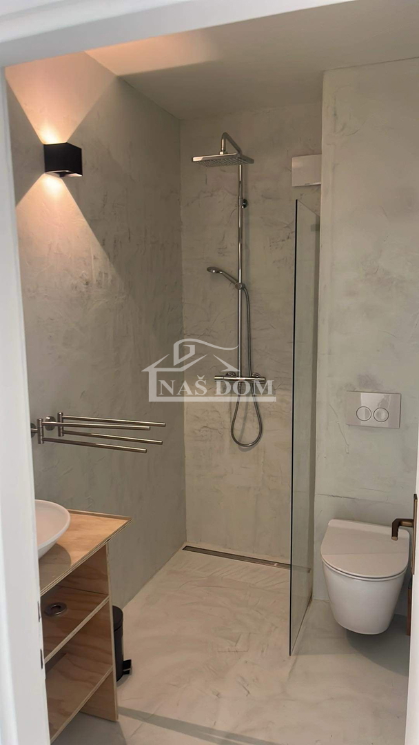 Vodice - 3 case con appartamenti e piscina a Vodice, vicino al centro e alla spiaggia