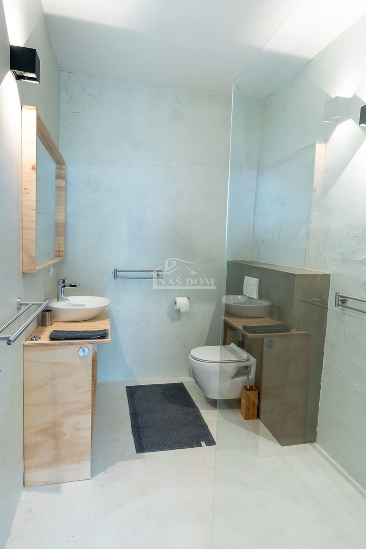 Vodice - 3 case con appartamenti e piscina a Vodice, vicino al centro e alla spiaggia