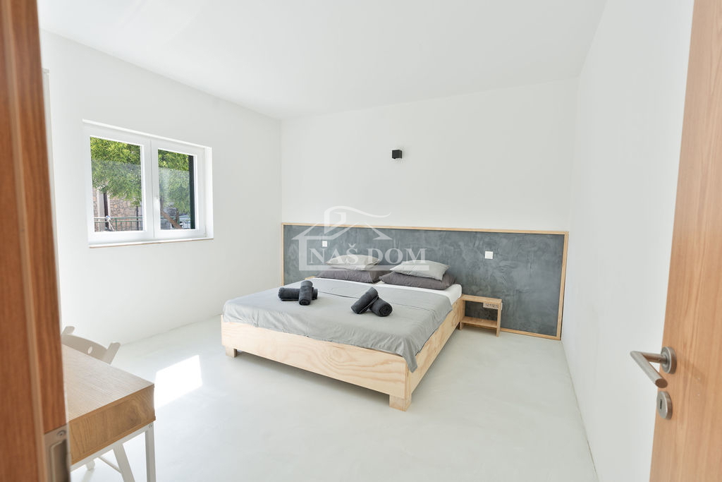 Vodice - 3 case con appartamenti e piscina a Vodice, vicino al centro e alla spiaggia