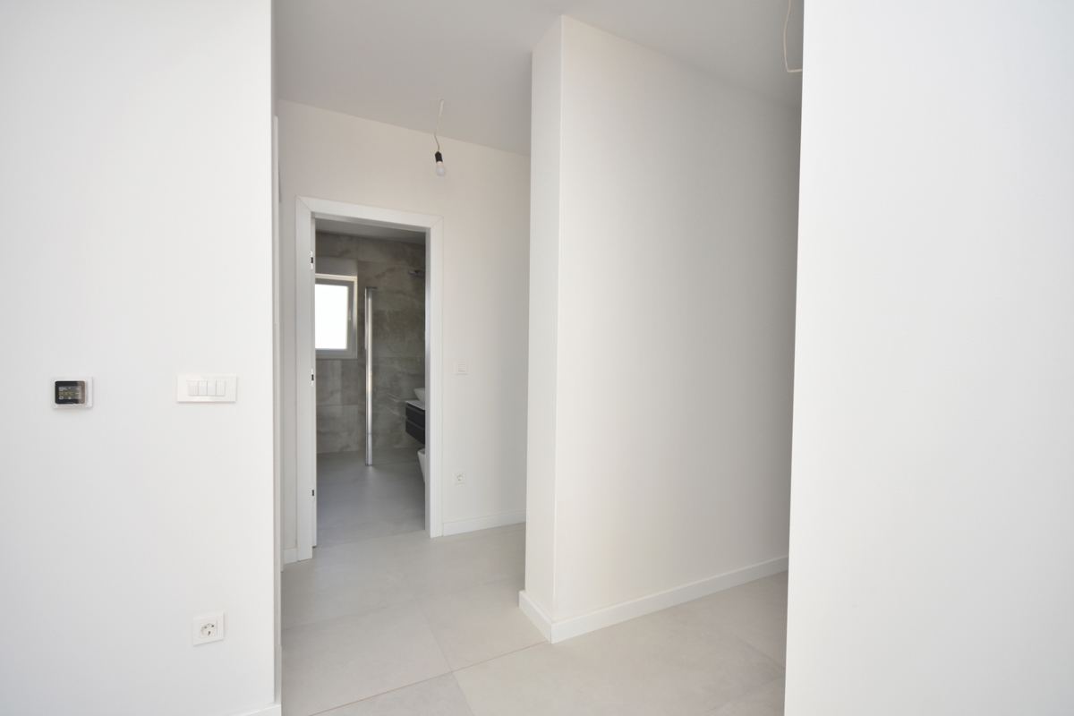 Vodice - Appartamento S3 al piano terra con giardino in una posizione eccellente