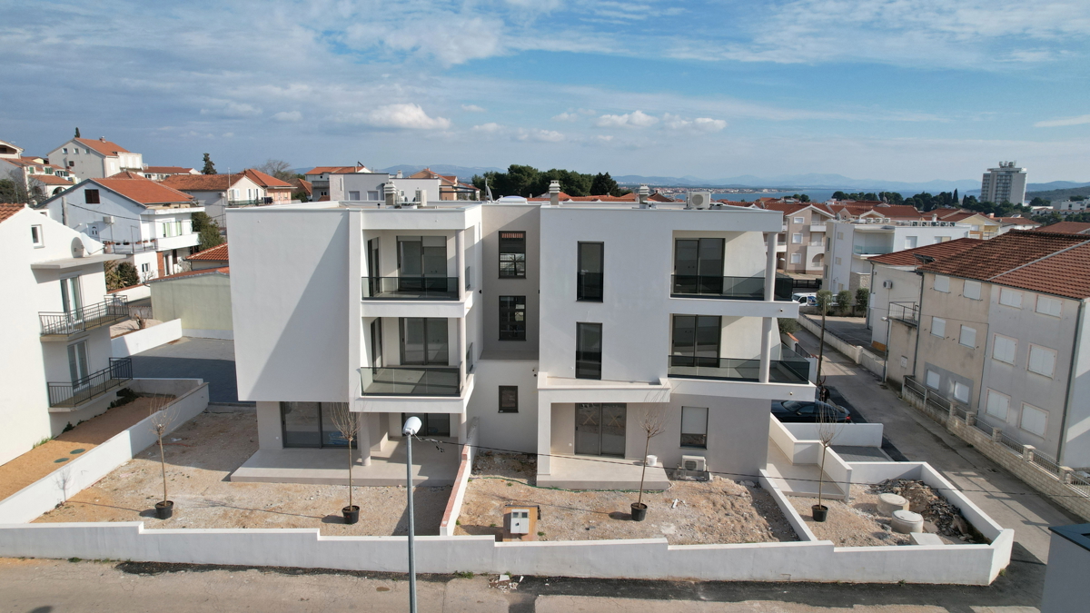 Vodice - Appartamento S3 al piano terra con giardino in una posizione eccellente