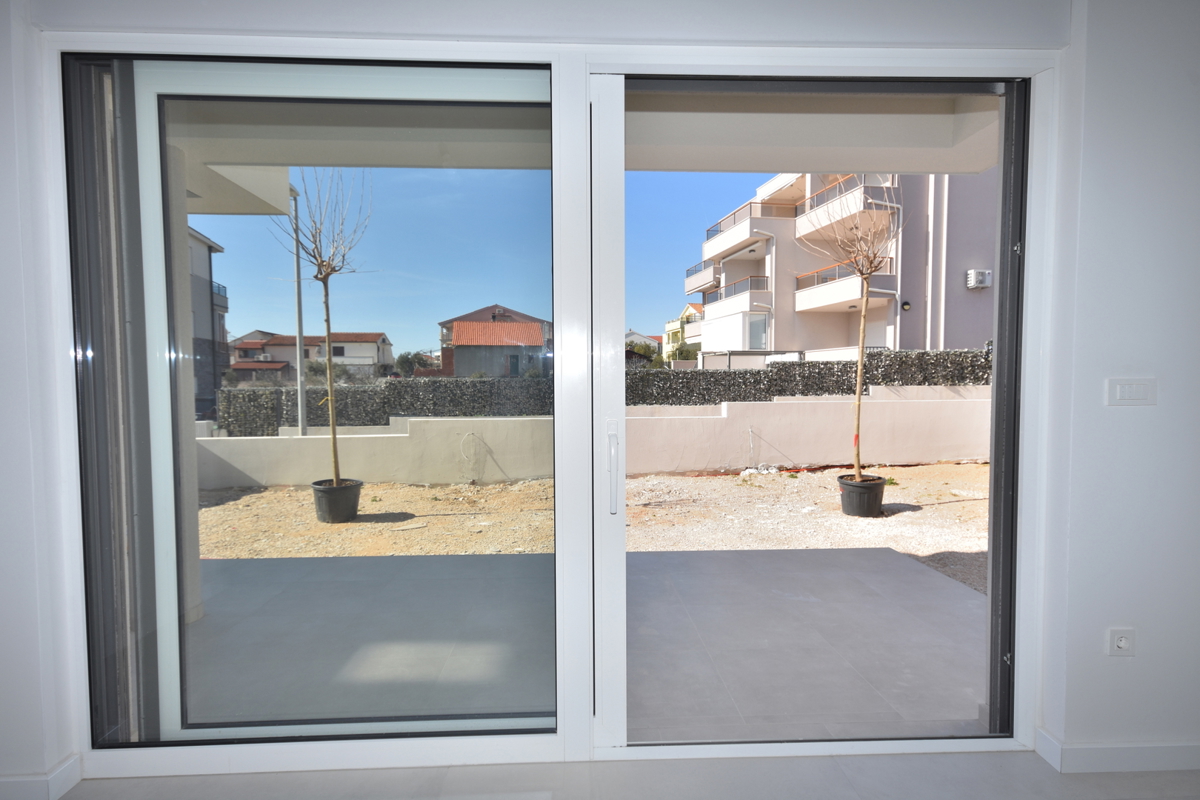 Vodice - Appartamento S3 al piano terra con giardino in una posizione eccellente