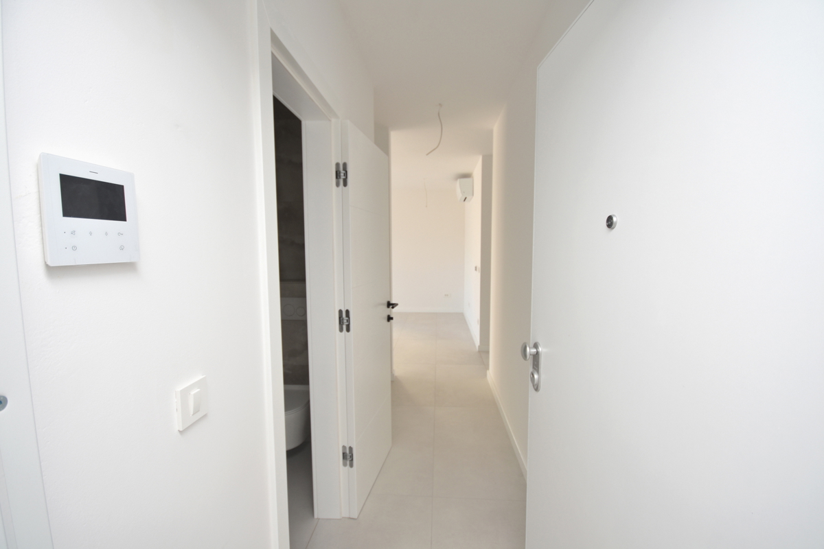 Vodice - Appartamento S3 al piano terra con giardino in una posizione eccellente