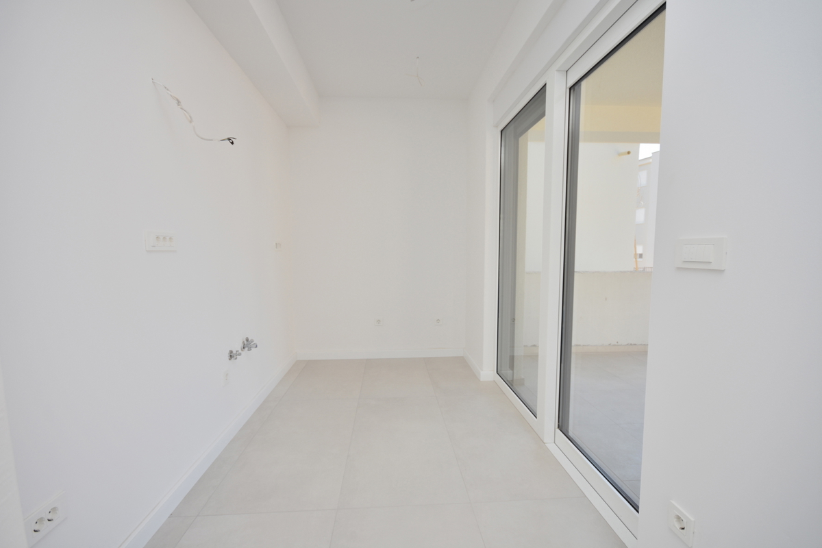 Vodice - Appartamento S3 al piano terra con giardino in una posizione eccellente