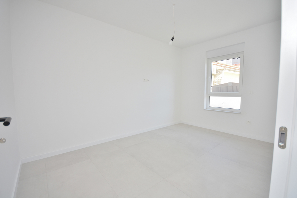 Vodice - Appartamento S3 al piano terra con giardino in una posizione eccellente