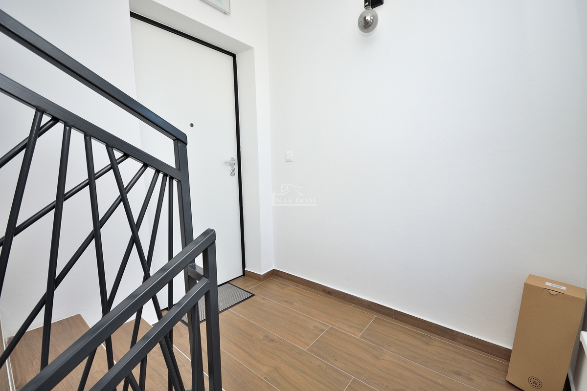 Appartamento bilocale al primo piano con vista mare