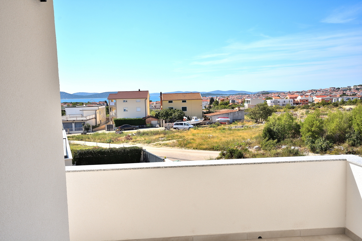 Appartamento bilocale al primo piano con vista mare