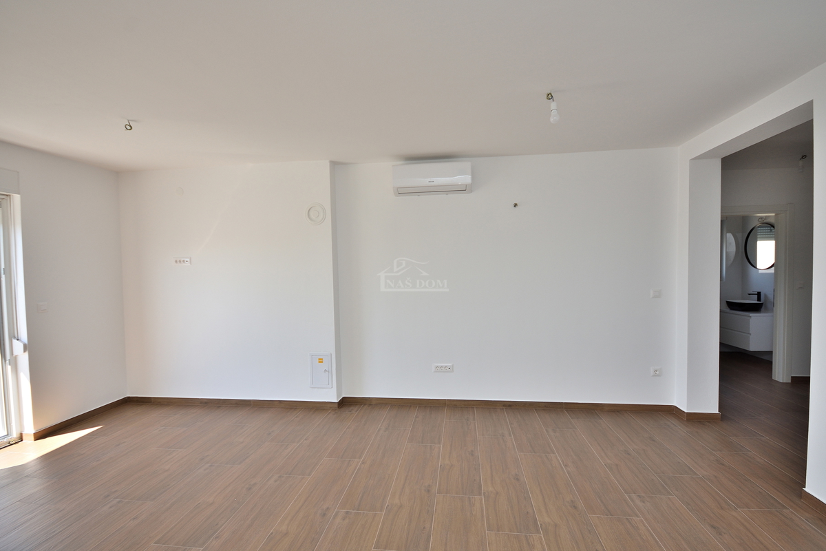 Appartamento bilocale al primo piano con vista mare