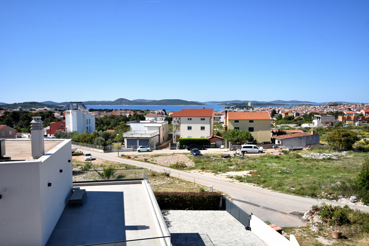 Appartamento bilocale al primo piano con vista mare