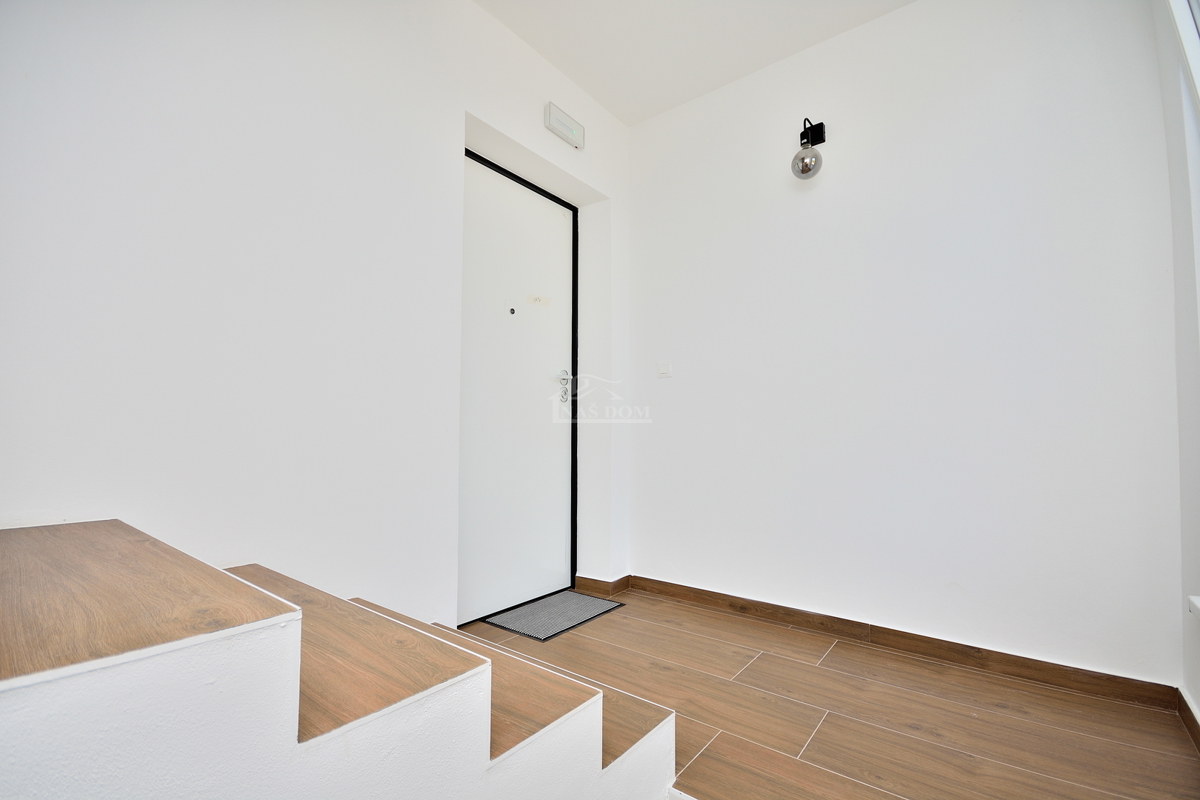 Appartamento bilocale al primo piano con vista mare