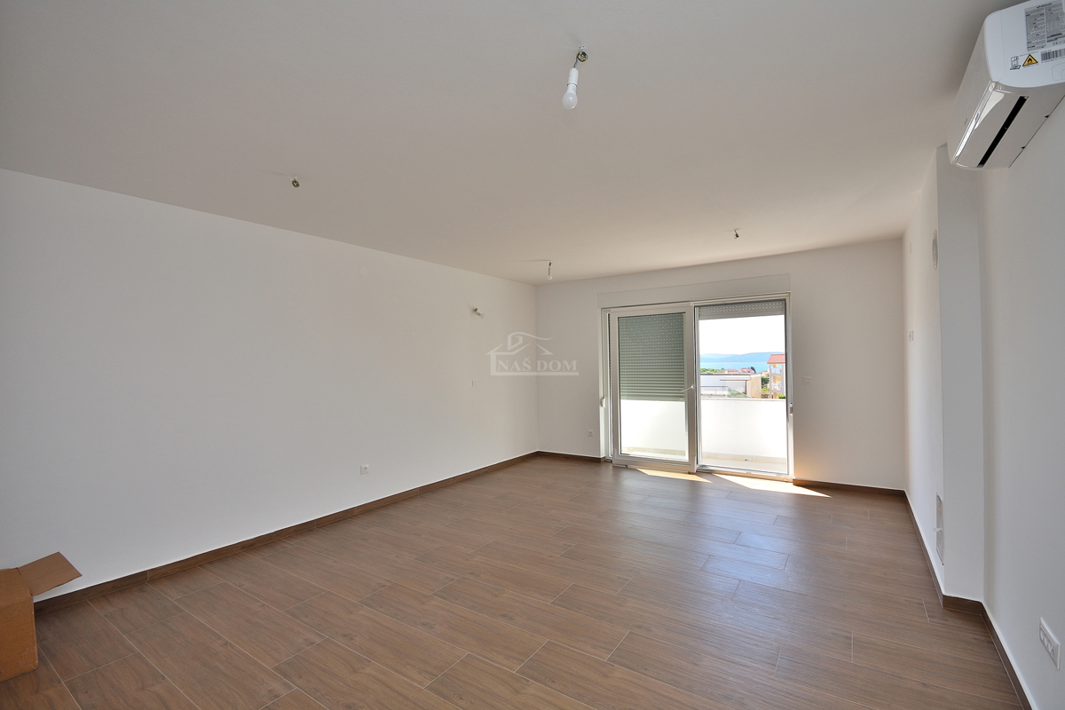 Appartamento bilocale al primo piano con vista mare