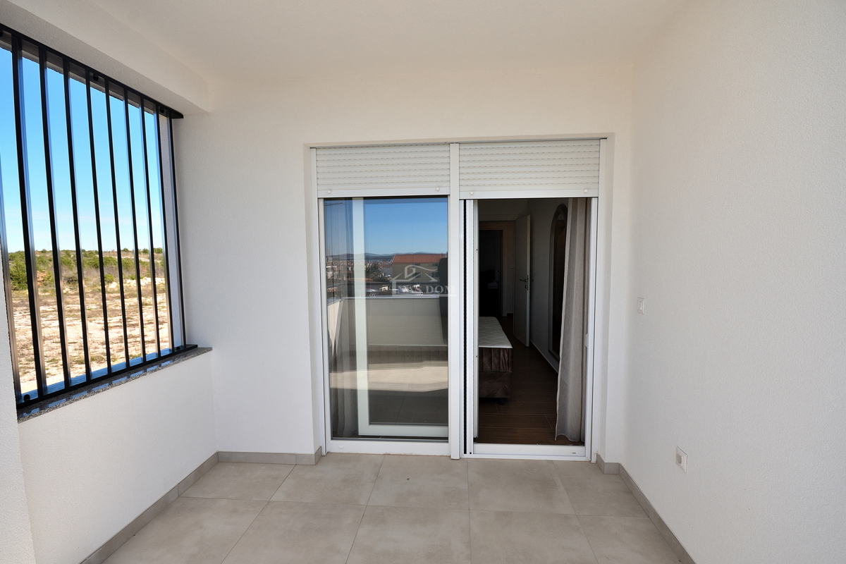 Appartamento bilocale al primo piano con vista mare