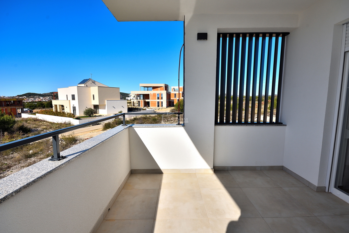 Appartamento bilocale al primo piano con vista mare