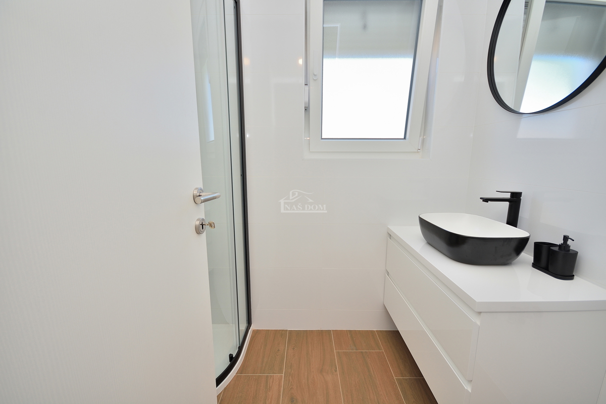 Appartamento bilocale al primo piano con vista mare