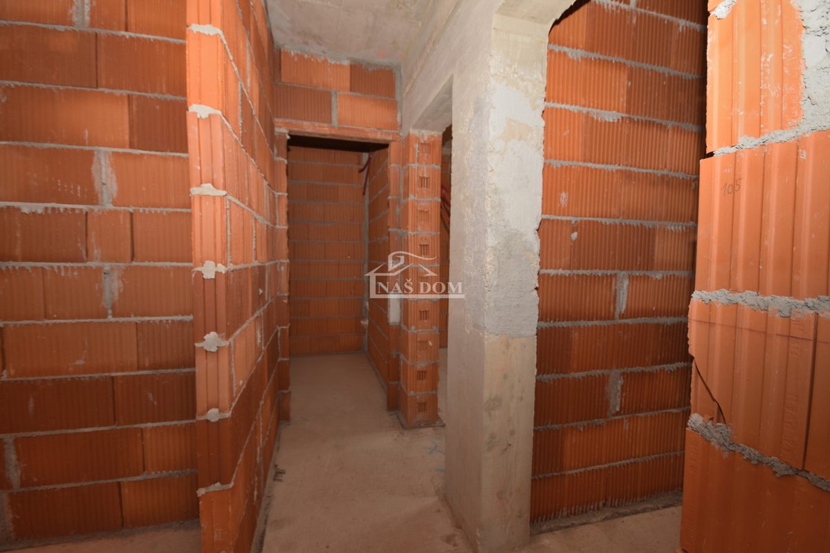 Brodarica - Appartamento S2 al piano terra con giardino di 130m2