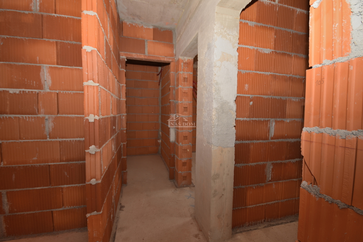 Brodarica - Appartamento S2 al piano terra con giardino di 130m2