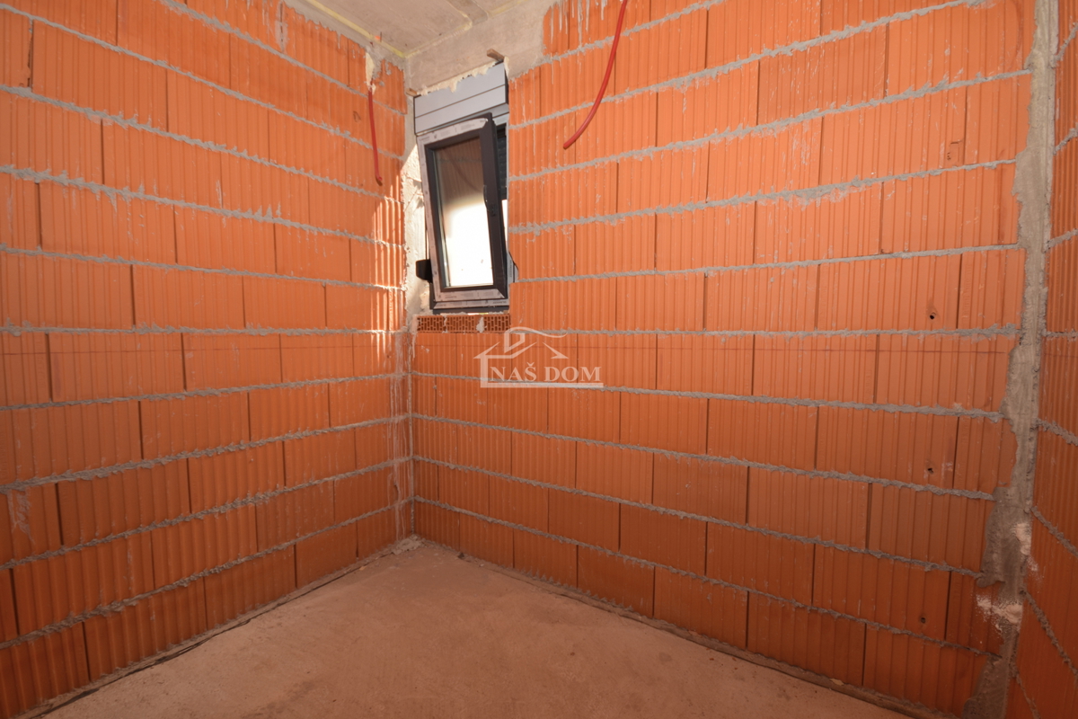 Brodarica - Appartamento S2 al piano terra con giardino di 130m2