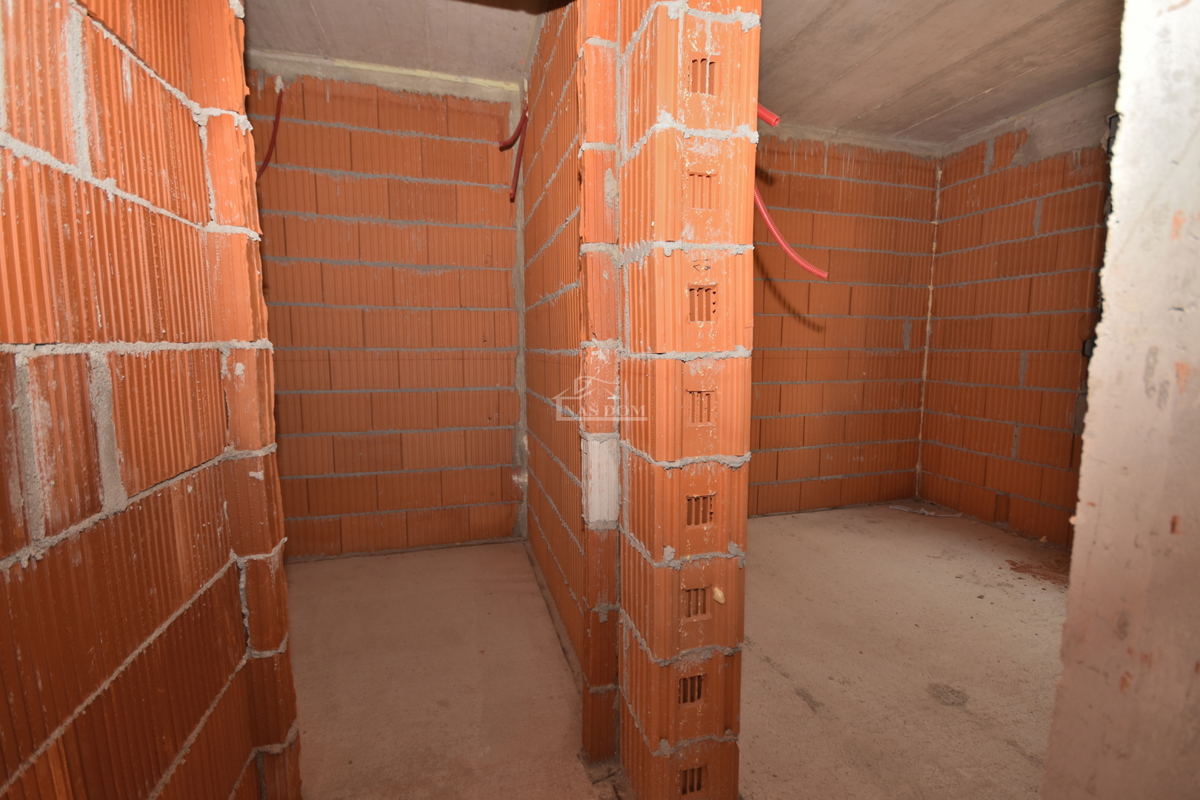 Brodarica - Appartamento S2 al piano terra con giardino di 130m2