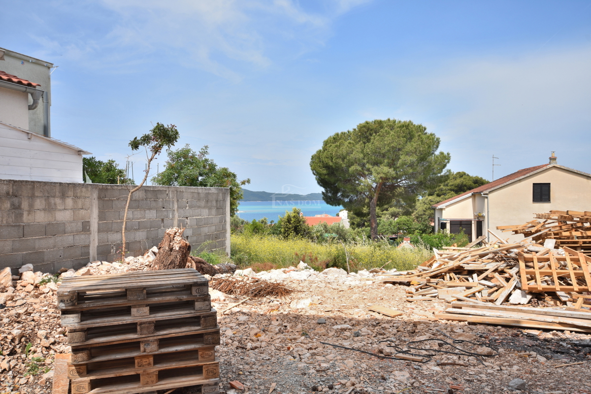 Brodarica - Appartamento S2 al piano terra con giardino di 130m2