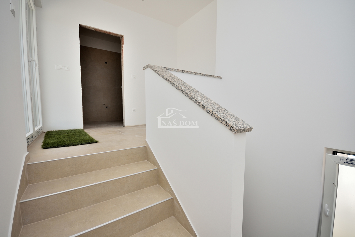 Vodice - NUOVA COSTRUZIONE* Casa S2 con terrazza sul tetto, vista mare, a 150 m dalla spiaggia