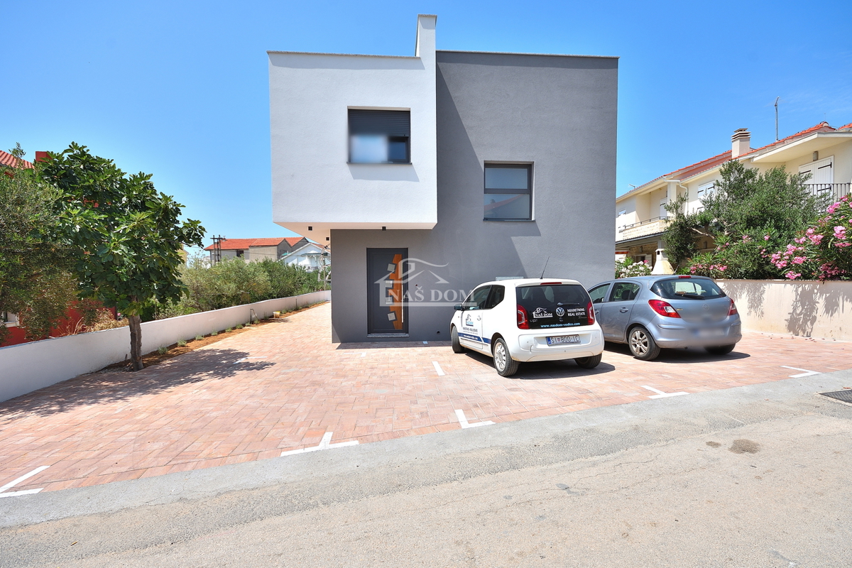Vodice - NUOVA COSTRUZIONE* Casa S2 con terrazza sul tetto, vista mare, a 150 m dalla spiaggia