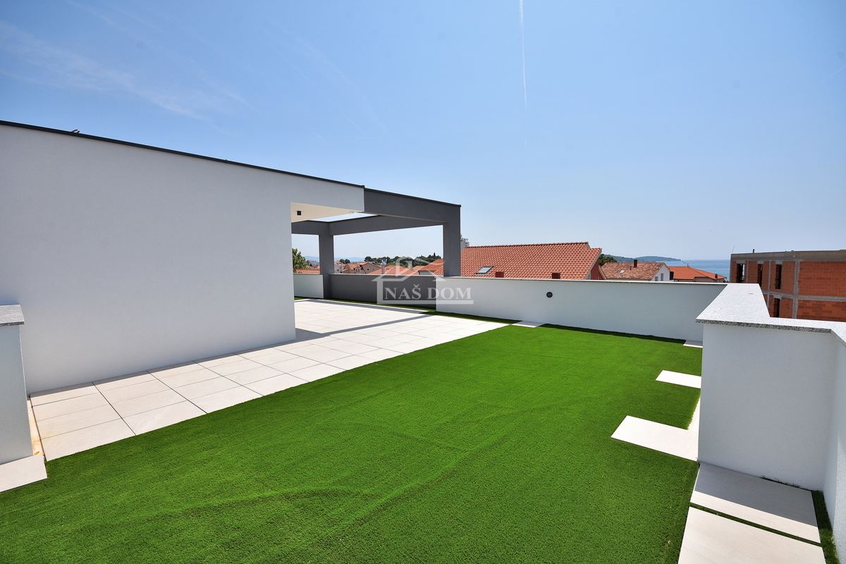Vodice - NUOVA COSTRUZIONE* Casa S2 con terrazza sul tetto, vista mare, a 150 m dalla spiaggia