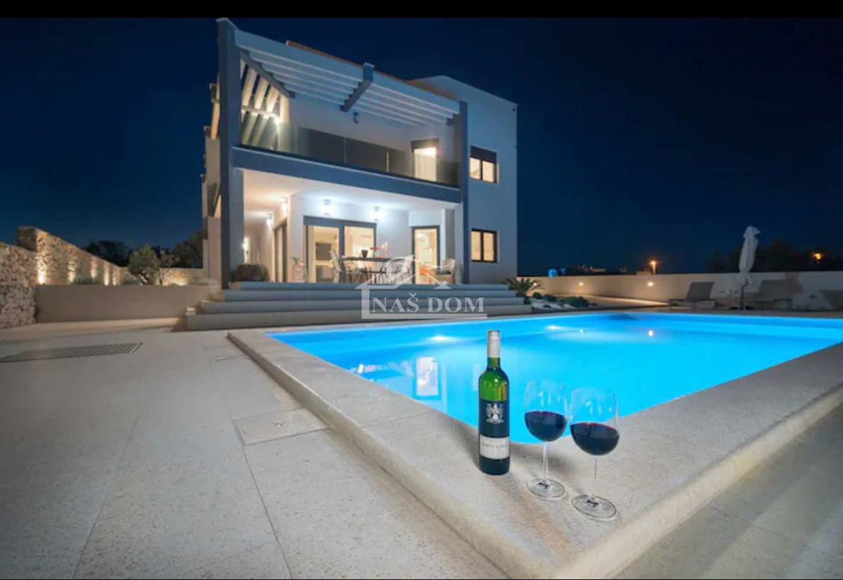 Vodice - Villa di lusso con piscina e terrazza sul tetto, vista mare