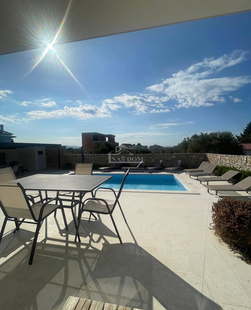 Vodice - Villa di lusso con piscina e terrazza sul tetto, vista mare
