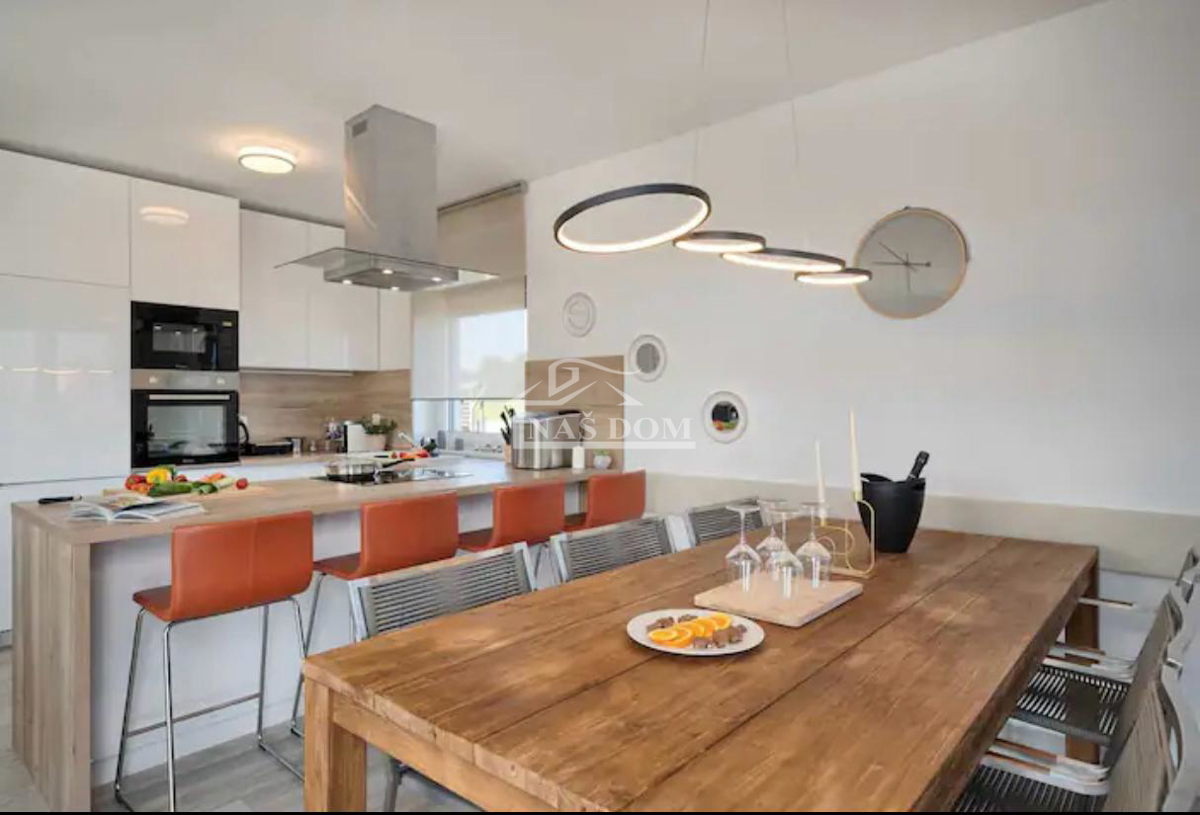 Vodice - Villa di lusso con piscina e terrazza sul tetto, vista mare