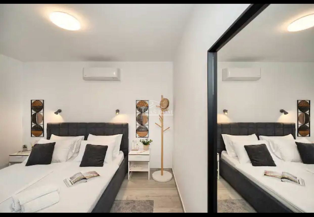 Vodice - Villa di lusso con piscina e terrazza sul tetto, vista mare