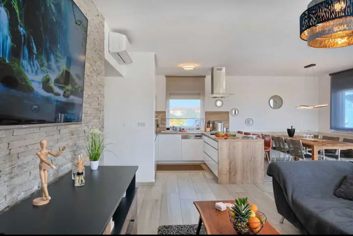 Vodice - Villa di lusso con piscina e terrazza sul tetto, vista mare