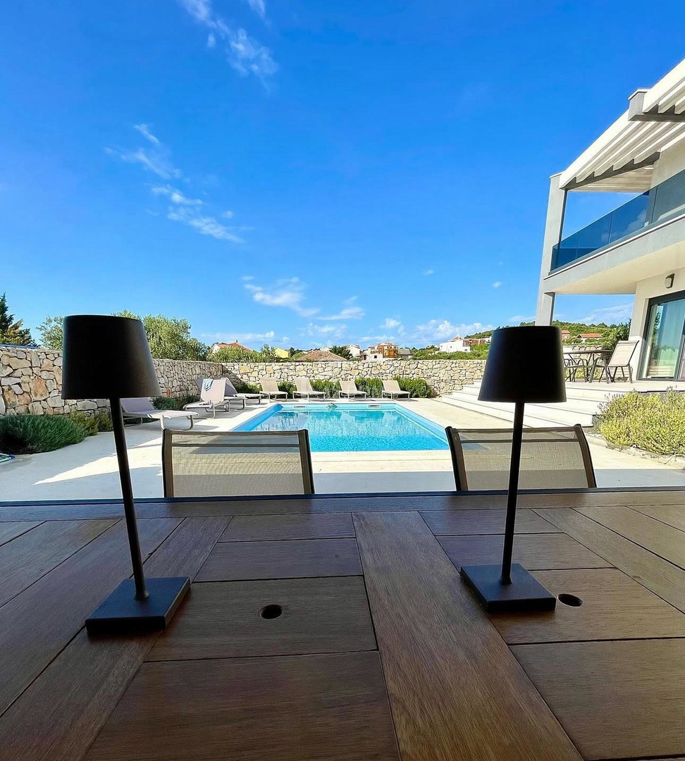 Vodice - Villa di lusso con piscina e terrazza sul tetto, vista mare