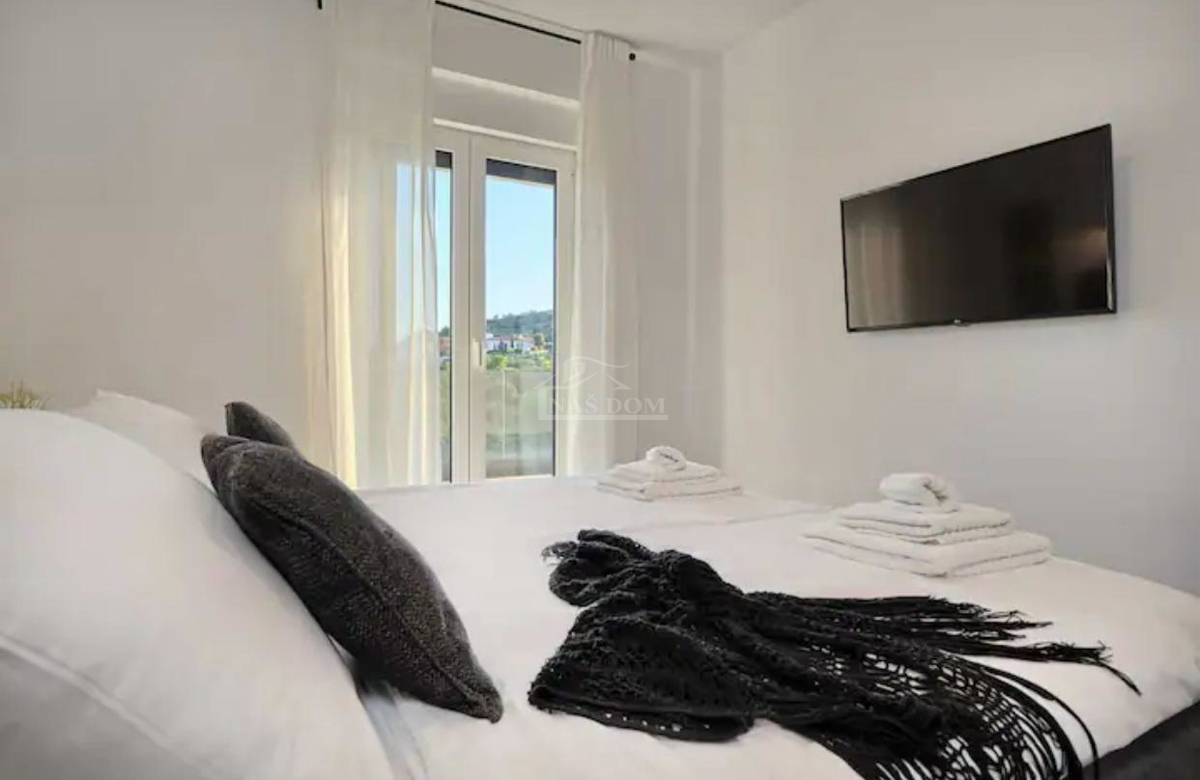 Vodice - Villa di lusso con piscina e terrazza sul tetto, vista mare