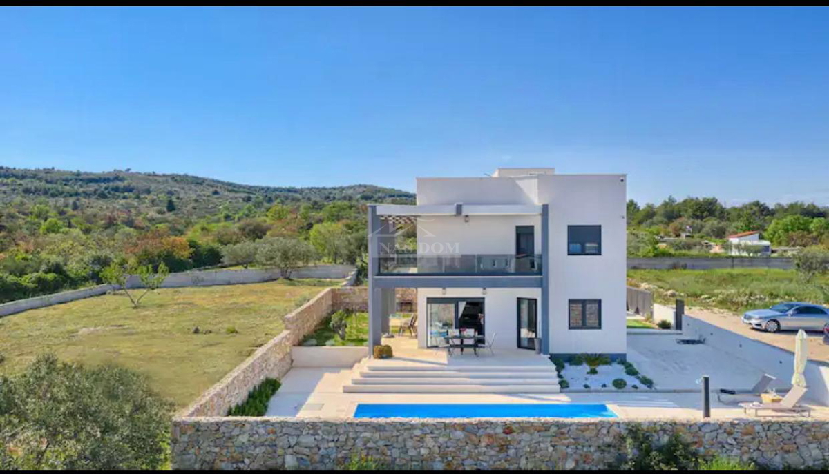 Vodice - Villa di lusso con piscina e terrazza sul tetto, vista mare