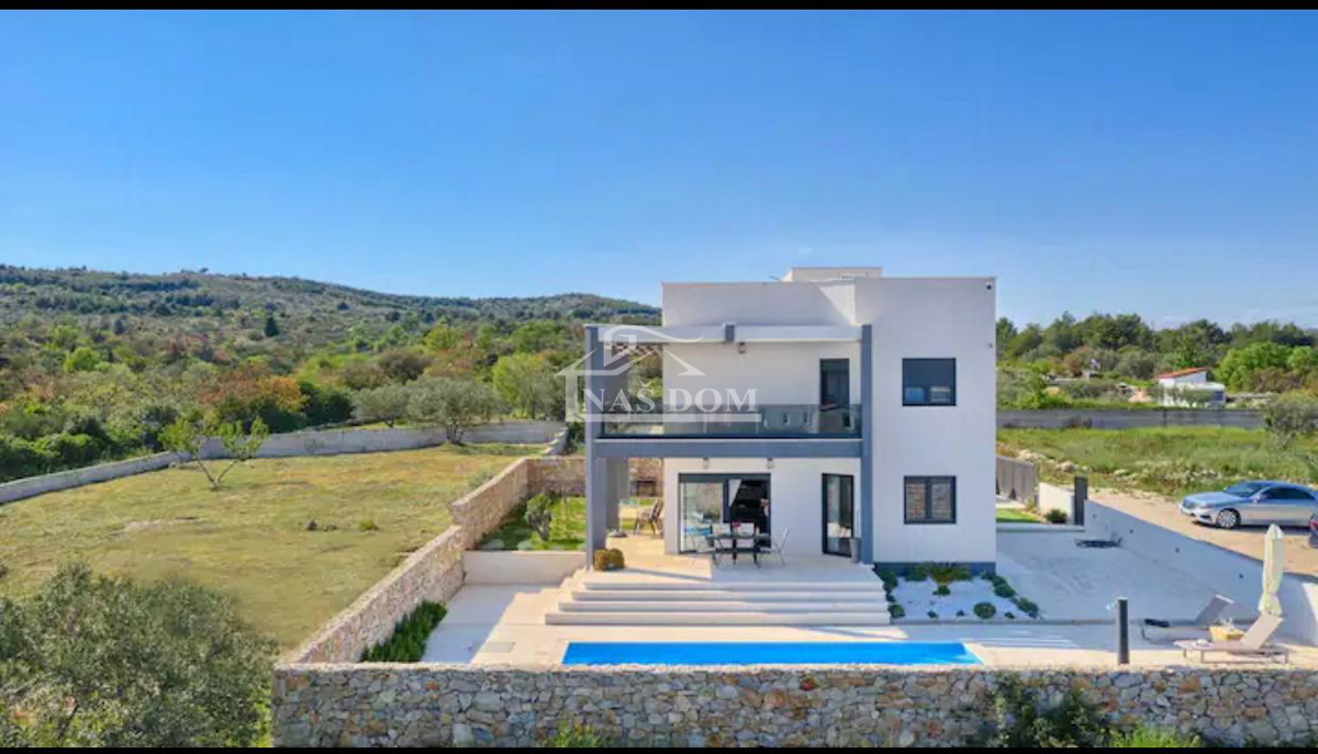 Vodice - Villa di lusso con piscina e terrazza sul tetto, vista mare