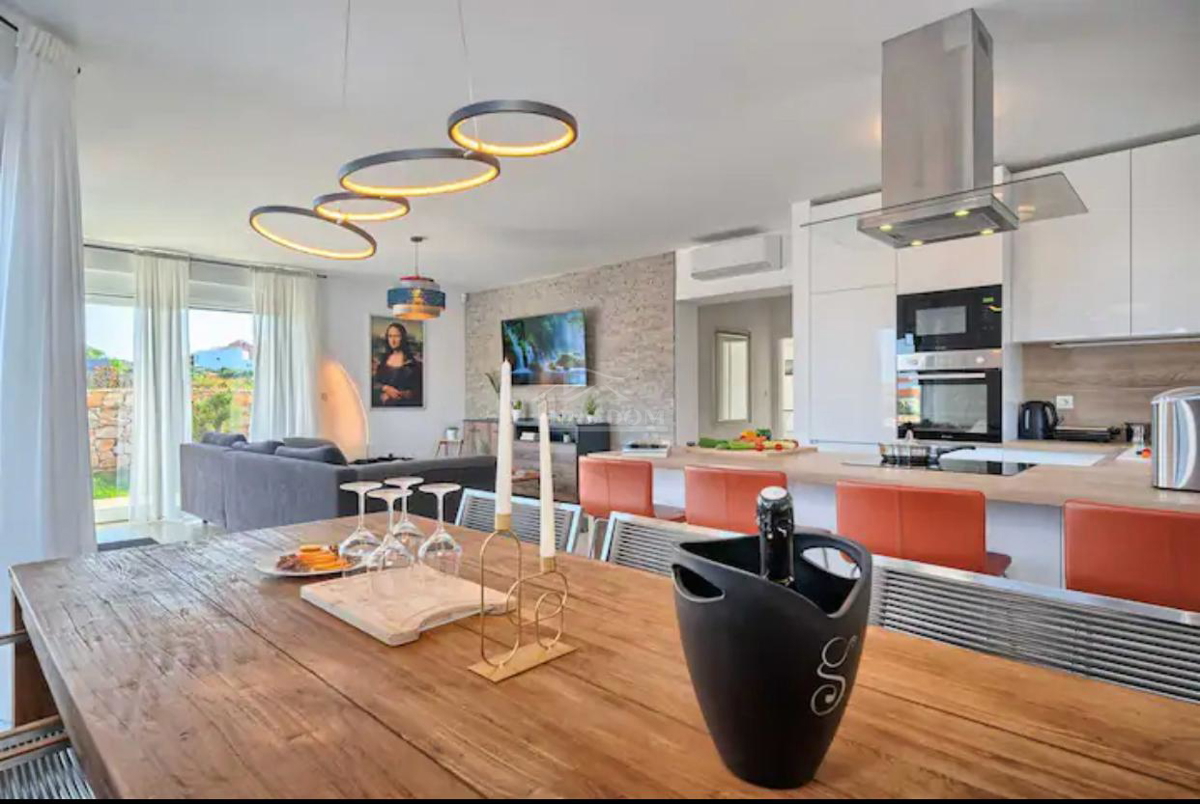 Vodice - Villa di lusso con piscina e terrazza sul tetto, vista mare