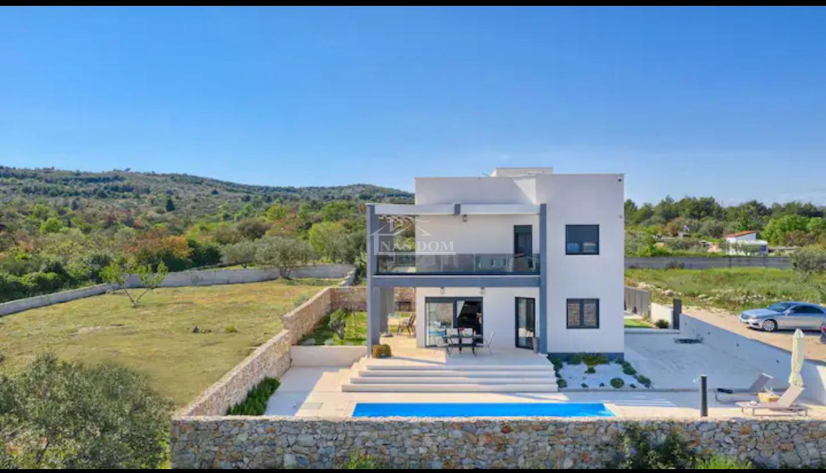 Vodice - Villa di lusso con piscina e terrazza sul tetto, vista mare