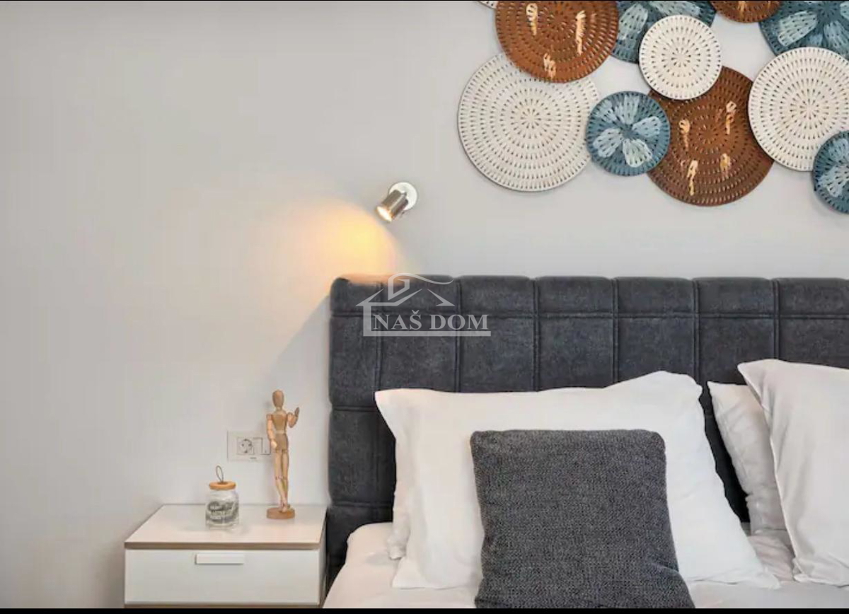 Vodice - Villa di lusso con piscina e terrazza sul tetto, vista mare